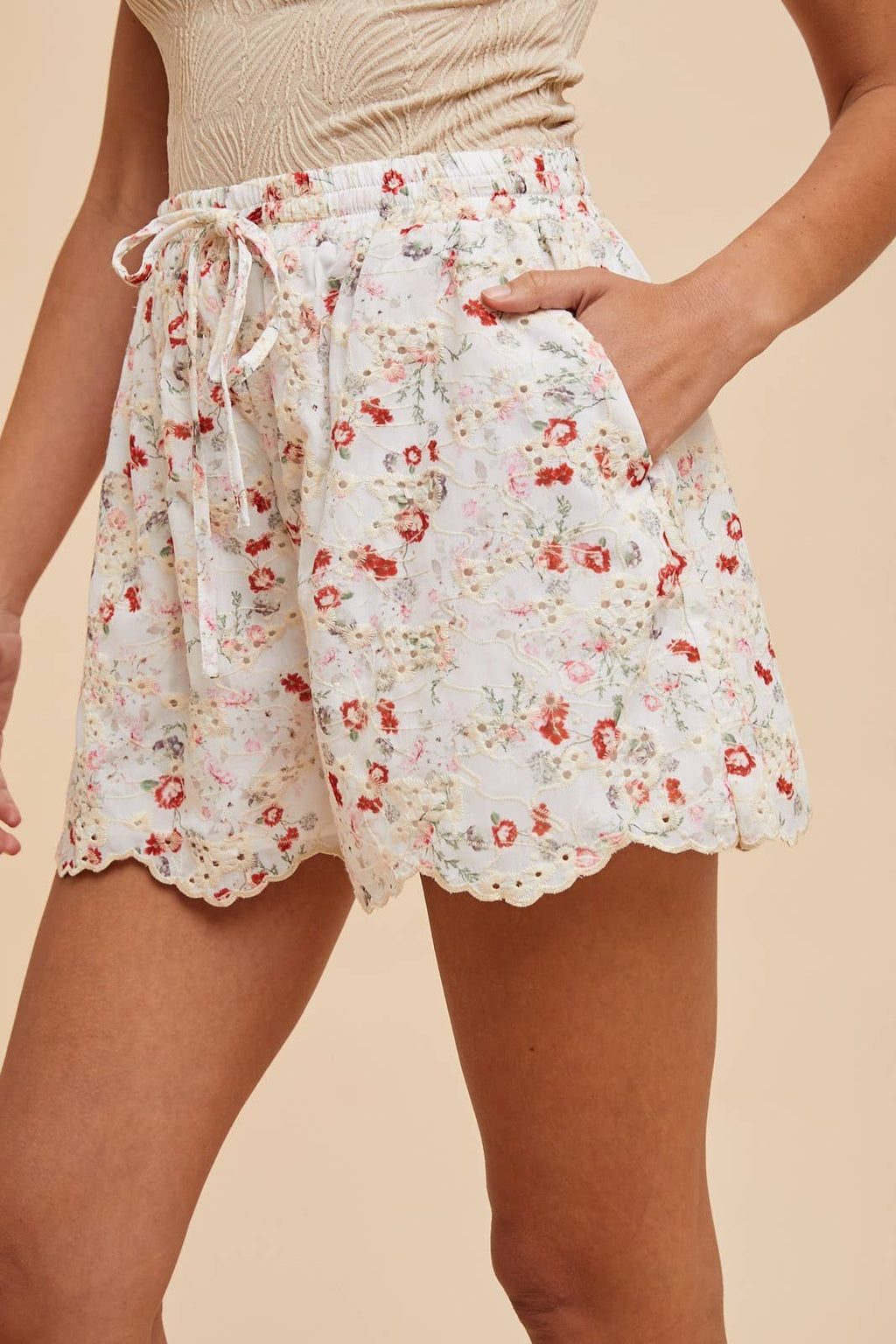 Scallop Edge Embroidery Floral Print Shorts